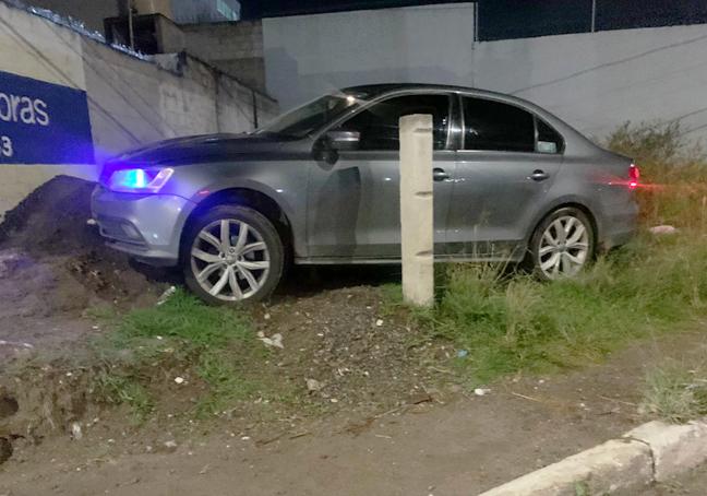 Asegura PGJE vehículo abandonado en Apizaco